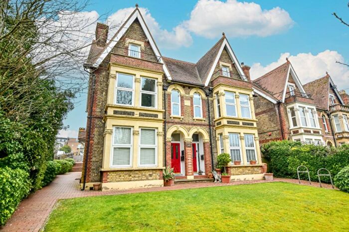 1 Bedroom Apartment To Rent In London Road, High Wycombe, Buckinghamshire, HP11