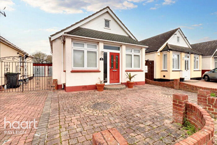 2 Bedroom Bungalow To Rent In Cumberland Avenue, Southend-on-sea, SS2