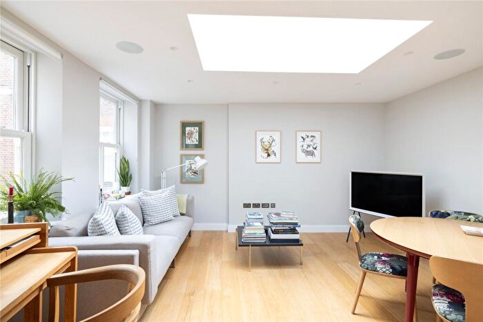 2 Bedroom Apartment To Rent In Fleet Street, London, EC4Y