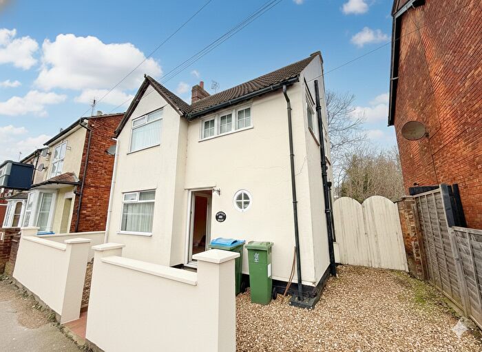 3 Bedroom Detached House To Rent In Cambridge Street, Aylesbury, HP20