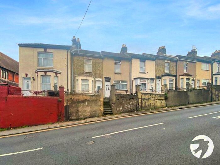 3 Bedroom Terraced House To Rent In Magpie Hall Road, Chatham, Kent, ME4