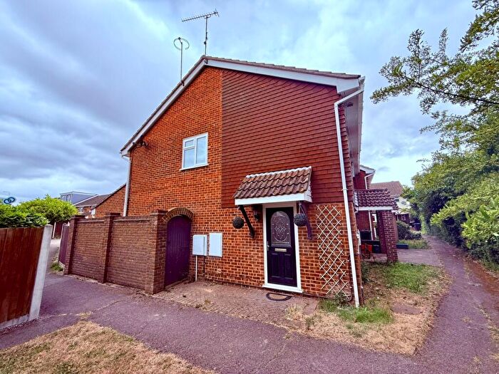 3 Bedroom Terraced House To Rent In Crouchview Close, Wickford, SS11