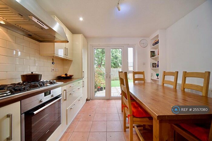 3 Bedroom Terraced House To Rent In Archway, Archway, N19