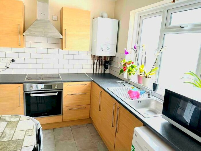 1 Bedroom Flat To Rent In Haywood Lodge, Hill Drop Crescent, Hill Drop Road, Caledonian Road, Highbury & Islington, Kentish Town, London, N7