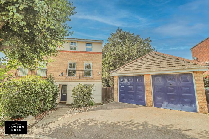 4 Bedroom Semi-Detached House To Rent In Copper Beech Drive, Farlington, Portsmouth, PO6