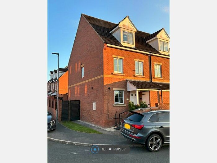 3 Bedroom Semi-Detached House To Rent In Daisy Way, Castleford, WF10