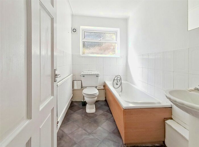 3 Bedroom End Of Terrace House For Sale In High Street, Porth, Rhondda Cynon Taf, CF39