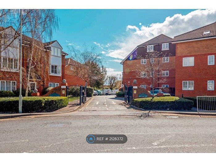 2 Bedroom Flat To Rent In Hagden Lane, Watford, WD18