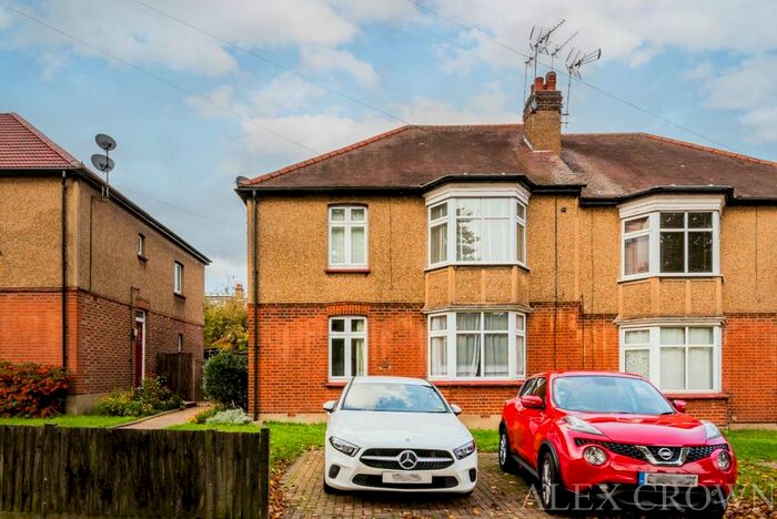 2 Bedroom Flat To Rent In Berry Close, London, N21