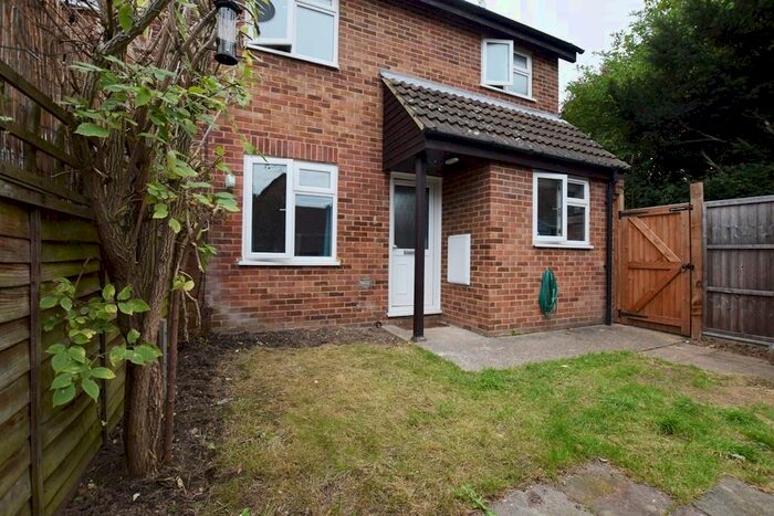 1 Bedroom Terraced House To Rent In Aldbury Close, St Albans, AL4