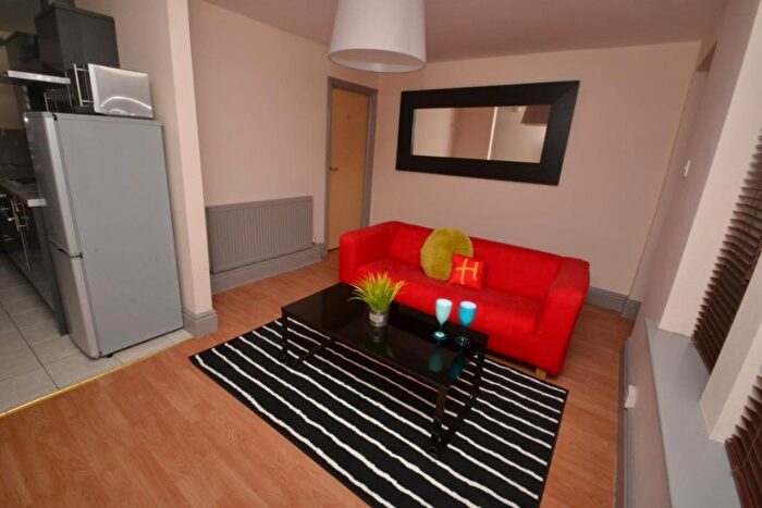 2 Bedroom Flat To Rent In Exeter Road, Nottingham, NG7