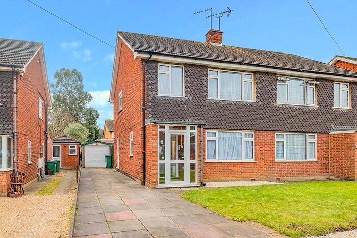 3 Bedroom Detached House To Rent In Rother Close, Watford, Hertfordshire WD25