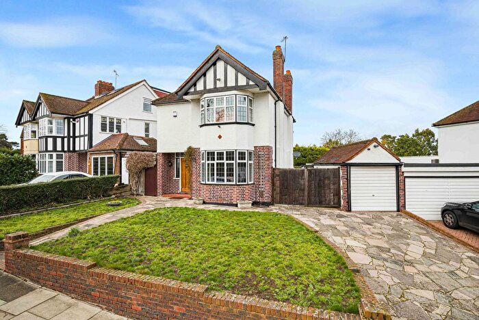 3 Bedroom Detached House For Sale In Rowan Walk, Bromley, BR2