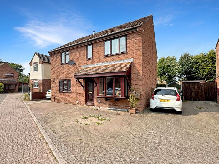 3 Bedroom Semi-Detached House For Sale In Poplars Close, Alresford, Colchester, CO7