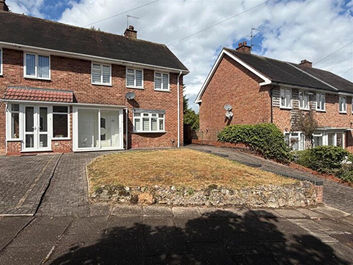 3 Bedroom Semi Detached House To Rent In Fleming Road, Quinton, Birmingham, B32
