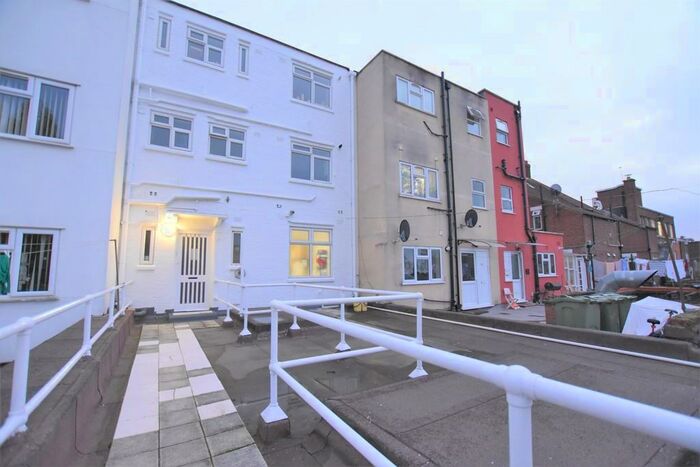 1 Bedroom Flat To Rent In High Street, Barkingside, IG6