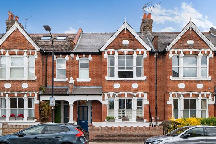 2 Bedroom Maisonette To Rent In Dunraven Road, Hammersmith And Fulham, London, W12