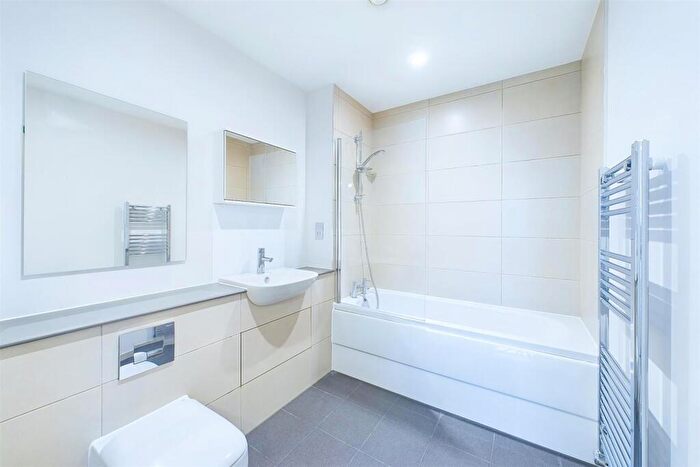 2 Bedroom Flat To Rent In Apex Gardens, London, N15