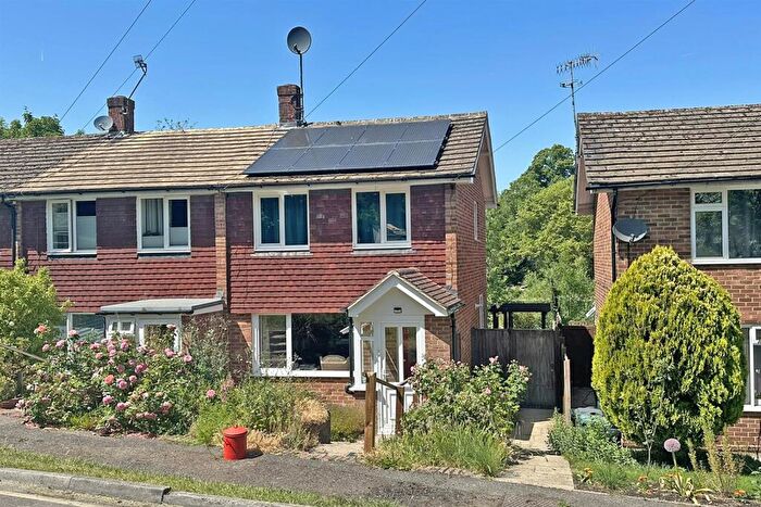 2 Bedroom End Of Terrace House For Sale In Clyde Close, Redhill, RH1