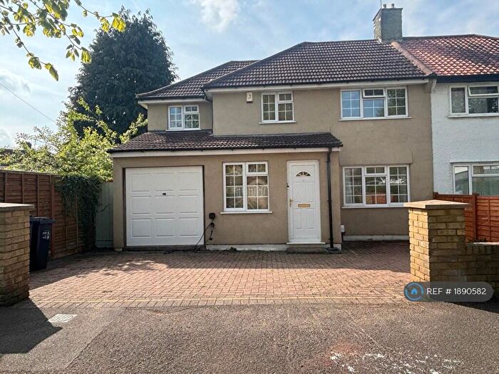 3 Bedroom Semi-Detached House To Rent In Hillside Road, Croydon, CR0