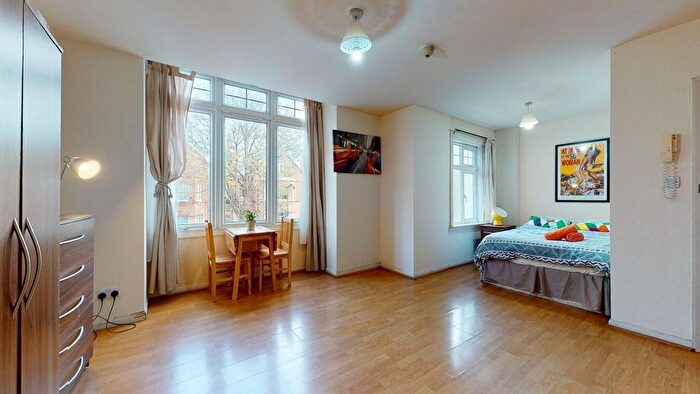 Studio To Rent In Park Avenue, London, NW2