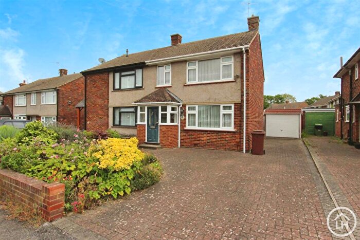 3 Bedroom Semi-Detached House For Sale In Kenilworth Court, Sittingbourne, ME10