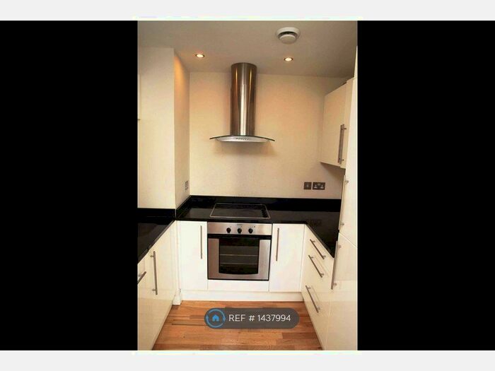 1 Bedroom Flat To Rent In Icon Building, Ilford, Great London, IG1