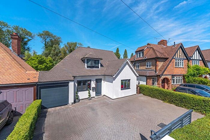 3 Bedroom Chalet For Sale In Village Way, Ashford, TW15