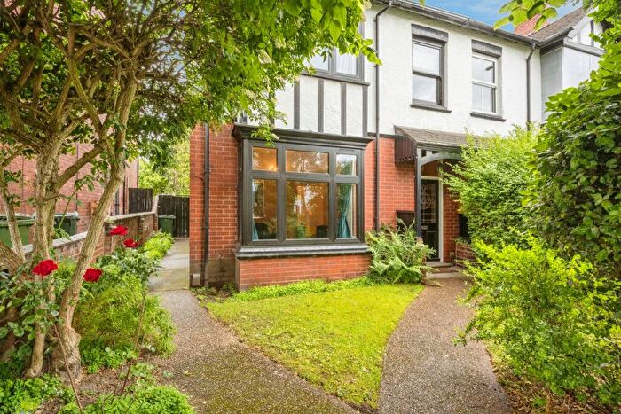 4 Bedroom Semi-Detached House For Sale In Axholme Road, Doncaster, DN2