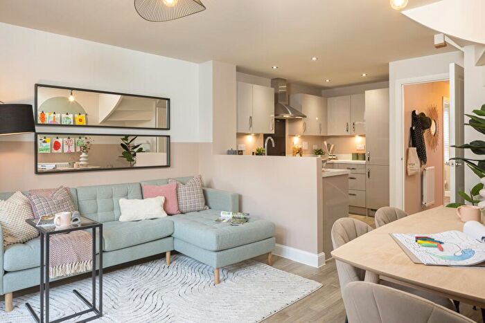 3 Bedroom End Of Terrace House For Sale In Inkersall Road, Chesterfield, Derbyshire, S43