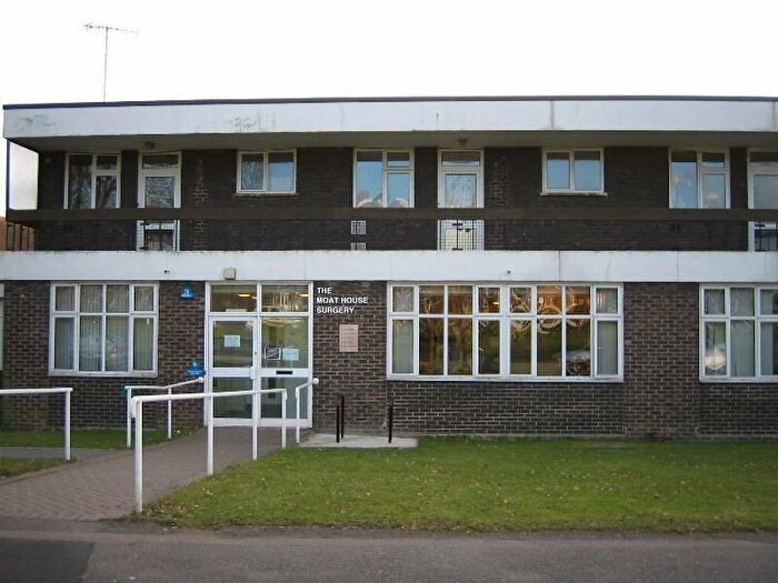 Flat To Rent In Worsted Green, Redhill, RH1