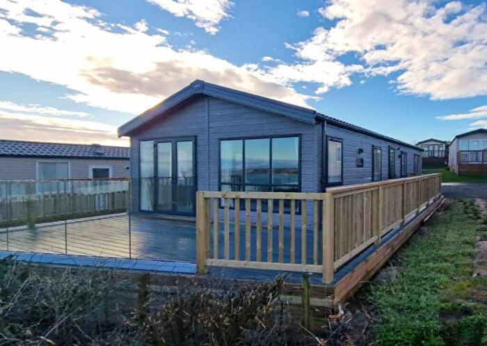 2 Bedroom Lodge For Sale In Gower, Oxwich, SA3
