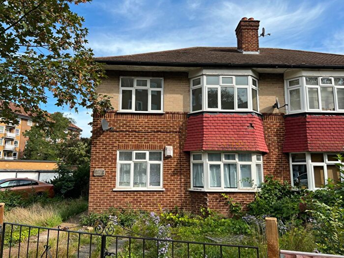 2 Bedroom Maisonette To Rent In High Trees, London, SW2