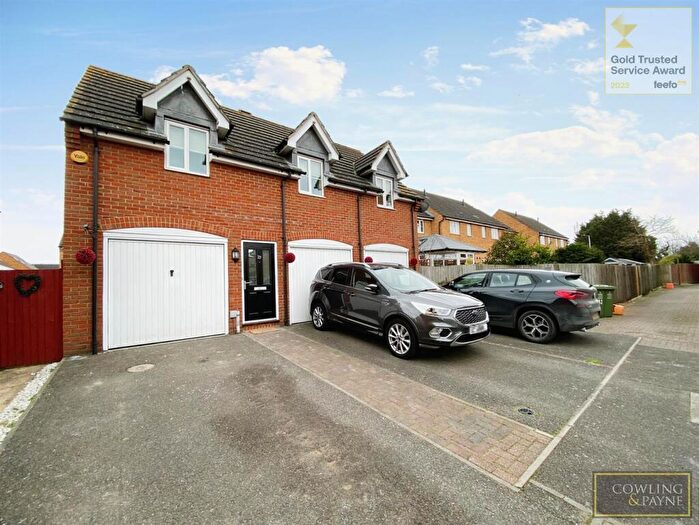 2 Bedroom Apartment To Rent In Muir Place, Wickford, SS12