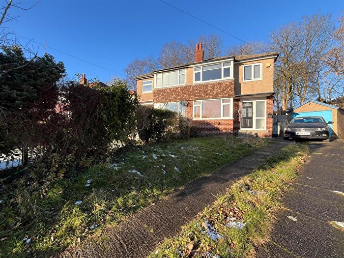 3 Bedroom Semi Detached House For Sale In Greengates Avenue, Wyke, Bradford, BD12