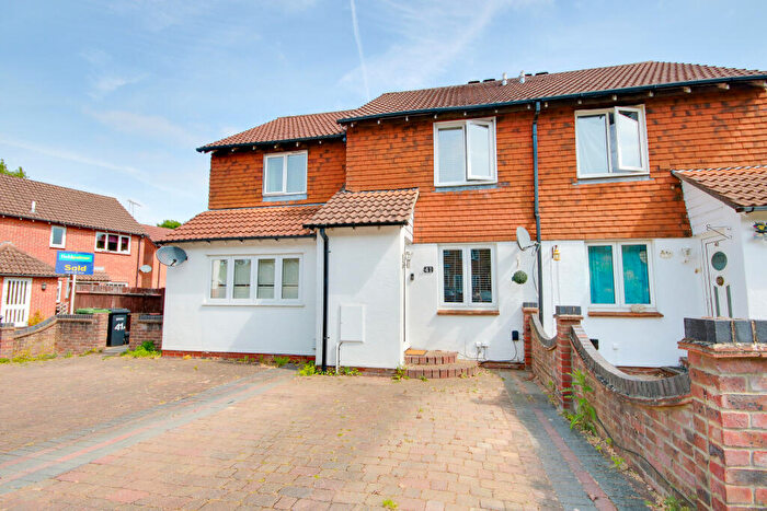 2 Bedroom Terraced House For Sale In West End! Look At The Garden! Modern Bathroom!, SO18