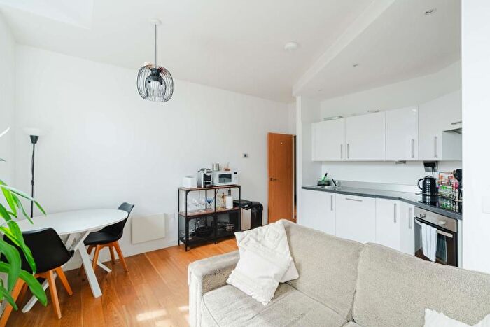 2 Bedroom Flat To Rent In Duckmoor Road, Bristol, BS3