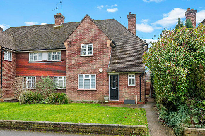 2 Bedroom Maisonette For Sale In Worcester Park Road, Worcester Park, KT4