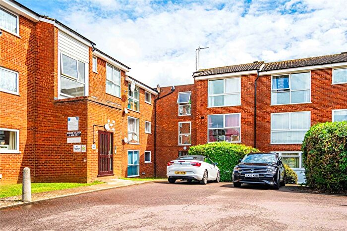 2 Bedroom Flat For Sale In Nightingale Walk, Hemel Hempstead, Hertfordshire, HP2