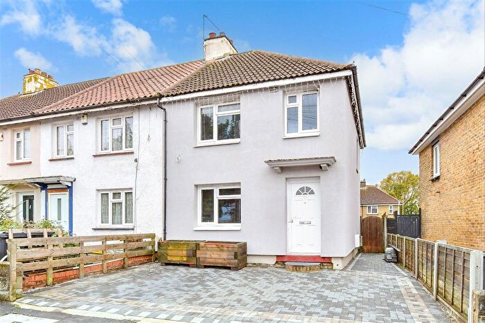 3 Bedroom End Terrace House For Sale In Poplar Avenue, Gravesend, Kent, DA12