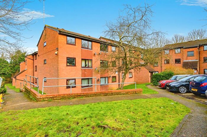 2 Bedroom Flat For Sale In Valley Green, Hemel Hempstead, HP2