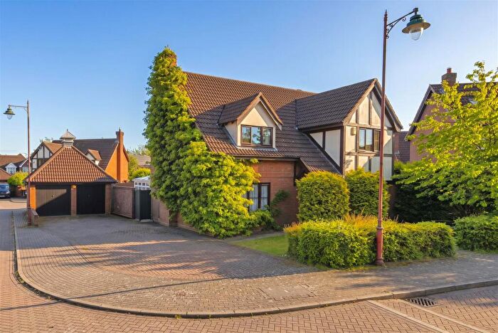 4 Bedroom Detached House For Sale In Lambourne Drive, Kings Hill, ME19
