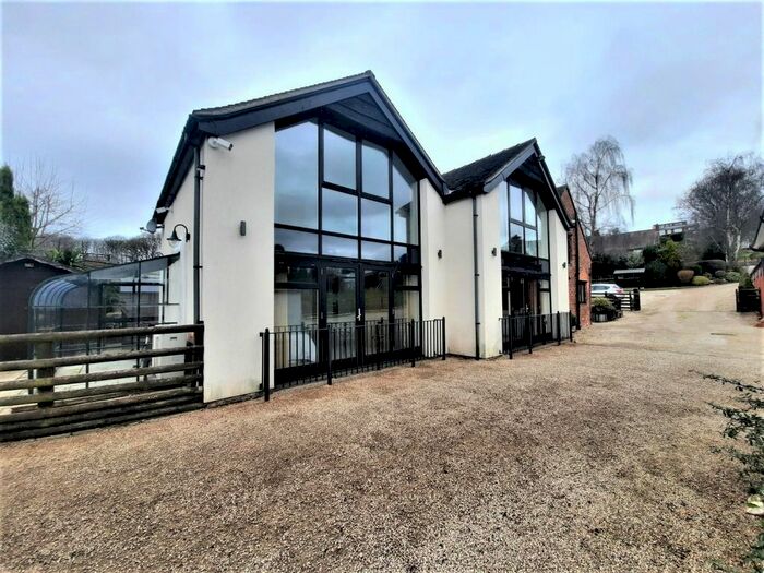 3 Bedroom Barn Conversion To Rent In Lower Way, Rugeley WS15