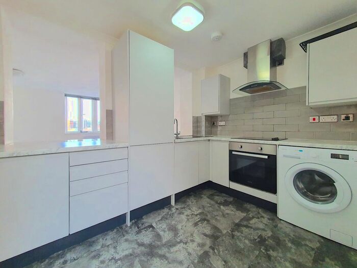 4 Bedroom Flat To Rent In Commercial Road, Aldgate, London, E1