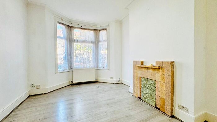 1 Bedroom Flat To Rent In Keppel Road, London, E6