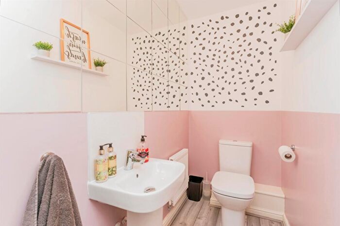 3 Bedroom End Of Terrace House For Sale In Lime Oval, Raunds, NN9