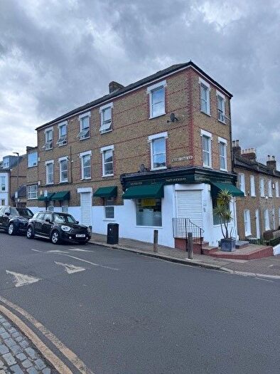 2 Bedroom Flat To Rent In Webb's Road, London, SW11