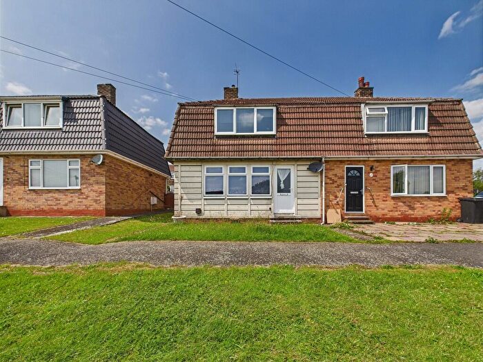 3 Bedroom Semi-Detached House For Sale In Houldsworth Drive, Chesterfield, S41