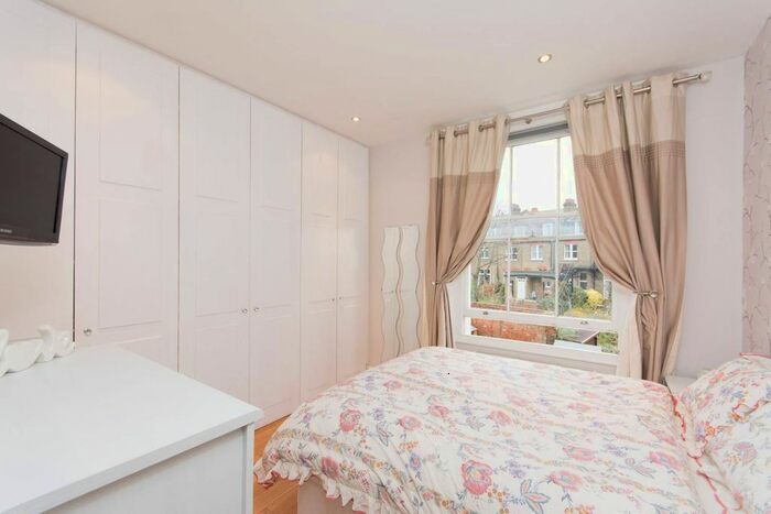 2 Bedroom Flat To Rent In Belsize Road, West Hampstead, London, NW6