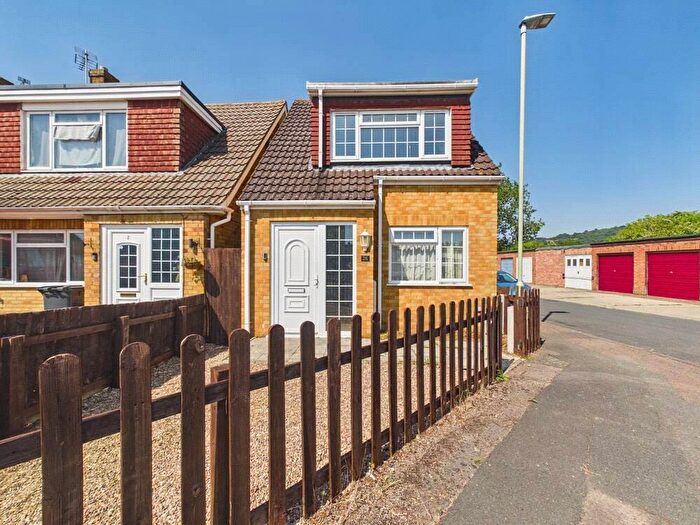 2 Bedroom Detached House To Rent In Glencairn Avenue, Tuffley, Gloucester, GL4